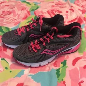 Saucony tennis shoes 8.5 new